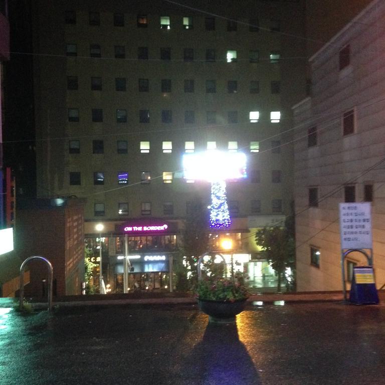 Itaewon Land & Wisma tamu 2*